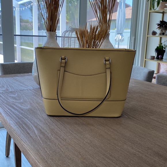 Brand new Yellow Guess purse - Picture 3 of 4